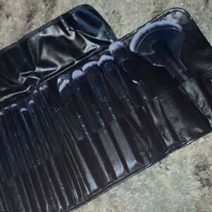 Black alligator makeup brush bag 32 brushes